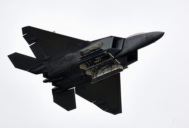 f-35战斗机又一个致命弱点,空战中将陷入尴尬局面