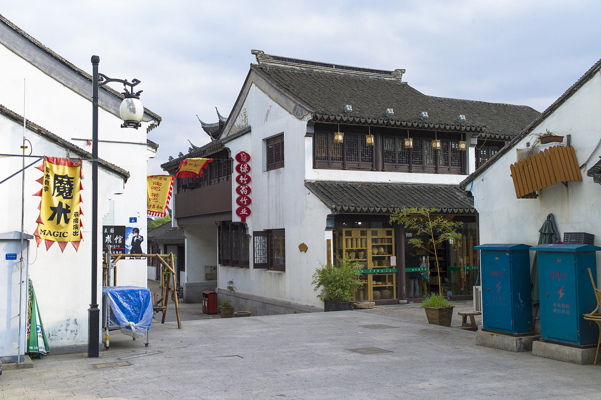 青芝坞是杭州的一处世外桃源,它隐藏在现代都市的喧嚣中,给人一种宁静