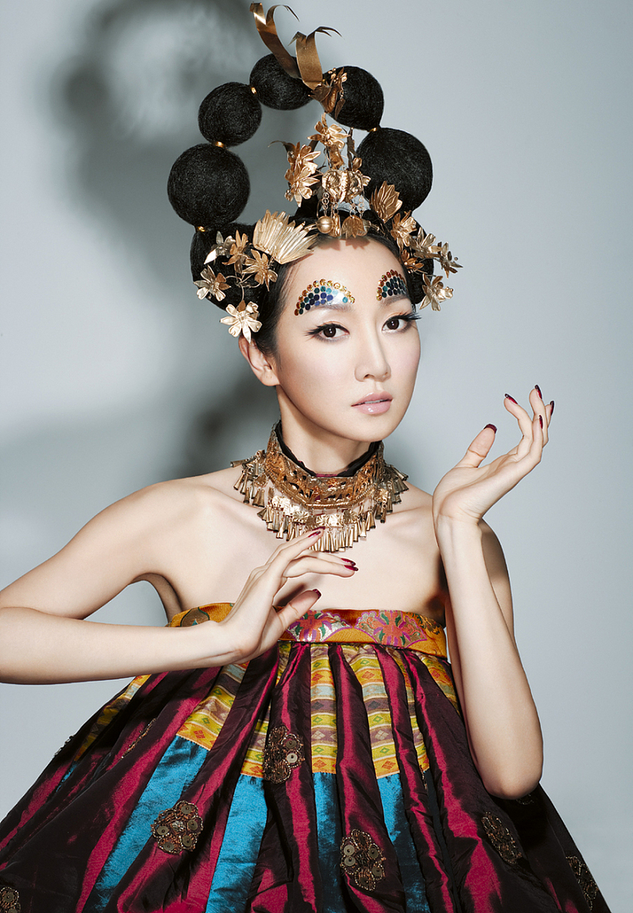 2016年,萨顶顶假唱,金星说:"你不是河南人吗?怎么变成蒙古族了?