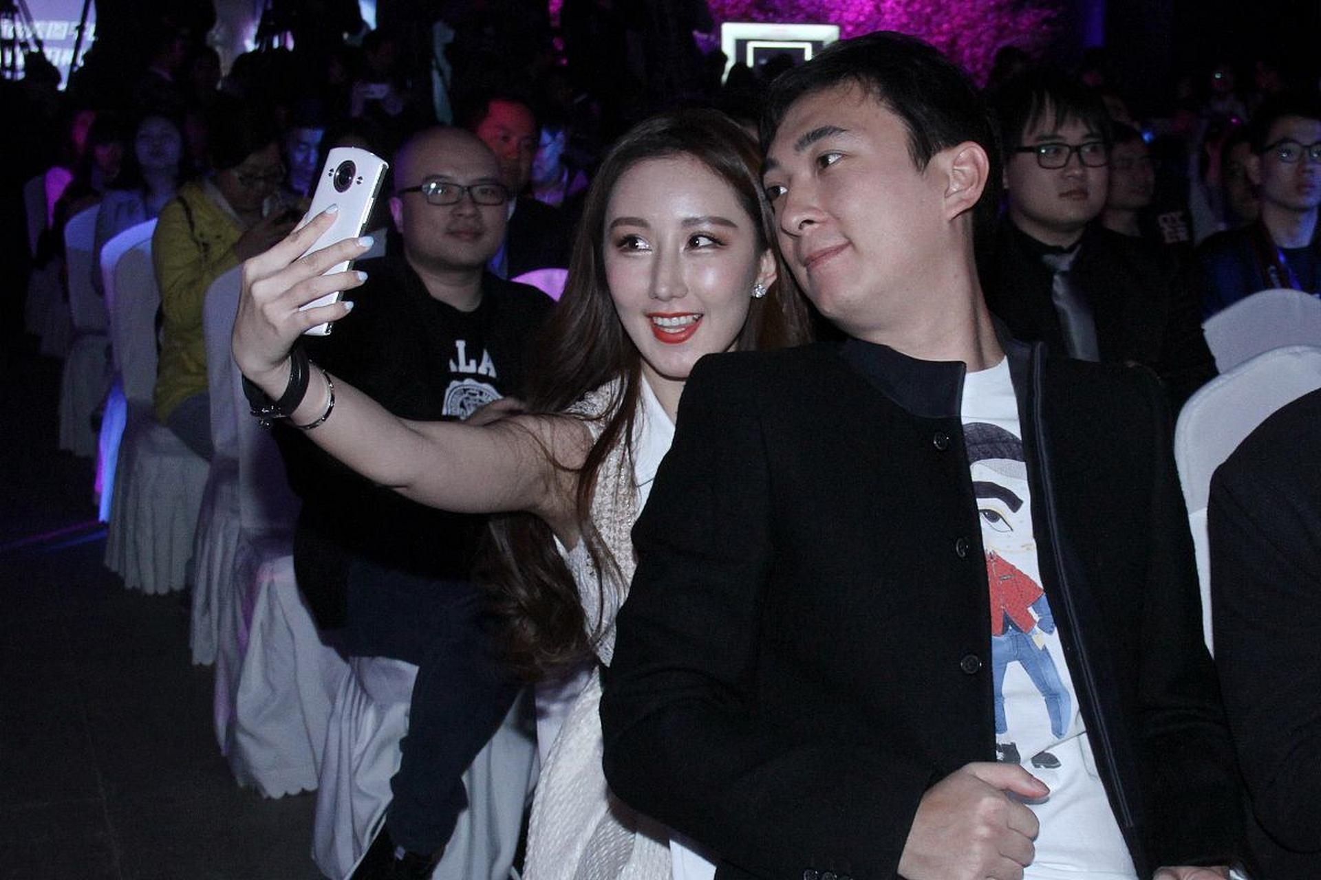 王思聪,这位有着丰富经验和资源的知名企业家,最近在泰安市委书记座谈