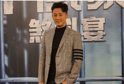 林峰社交平台发健身流汗图,峰少还是把胡须刮了吧!