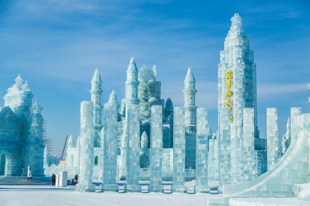 哈尔滨冰雪大世界开园,门票330元,游客:不会跟雪乡一样坑吧?