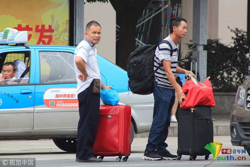 浙江绍兴:中秋来临 外来务工人员返乡庆团圆