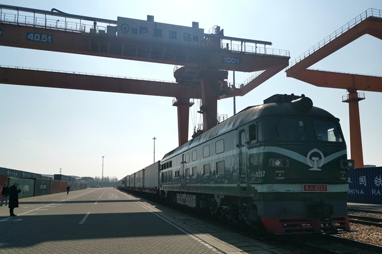 首批196吨中央储备冻猪肉,从上海铁路芦潮港站紧急发出