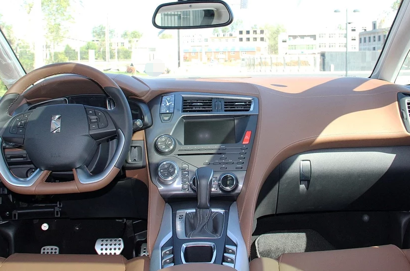 长安psa-ds5,看起来很上档次,内饰很宽敞