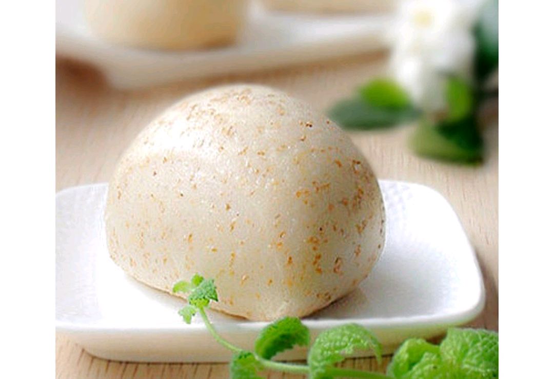 做馒头,和面加入牛奶,燕麦片,口感更佳,奶香四溢的燕麦馒头