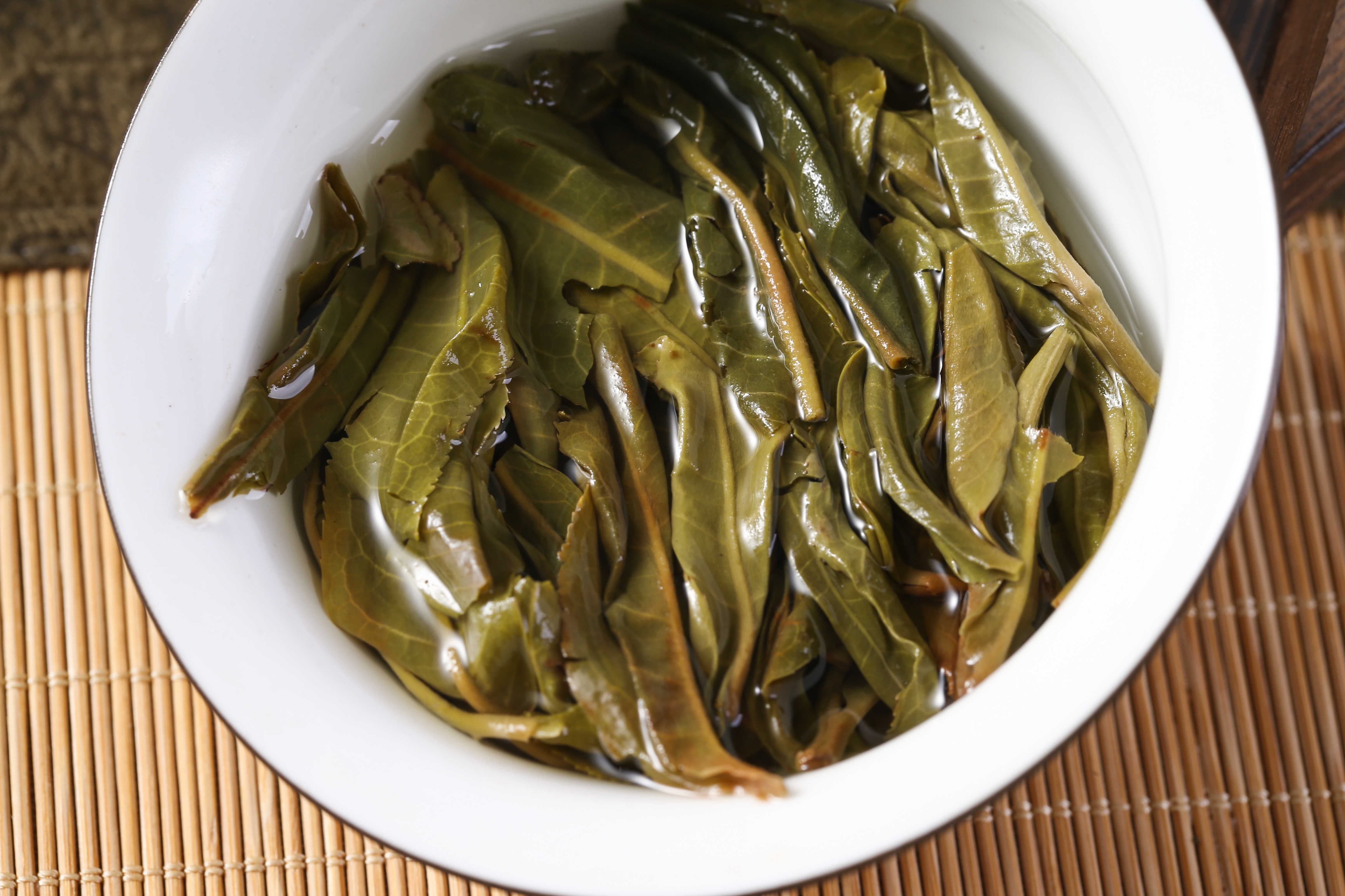 层峦叠嶂中花香鸟语 树老,种纯 500年明茶园繁茂依然 勐库老树,普洱