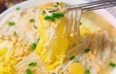 只需简单2步,做一道香浓,味鲜,口感浓郁的上汤金针菇娃娃菜