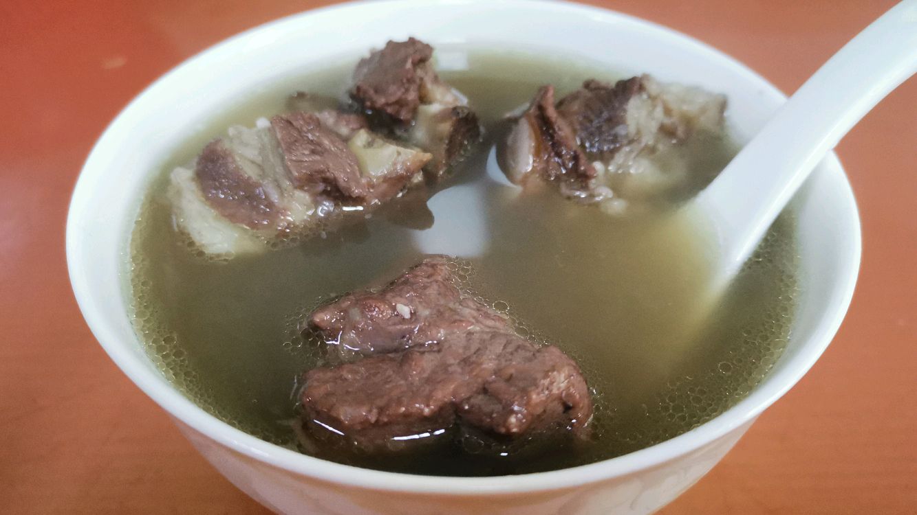 天冷教你炖茯苓排骨汤,营养美味又好喝,全家人都爱喝