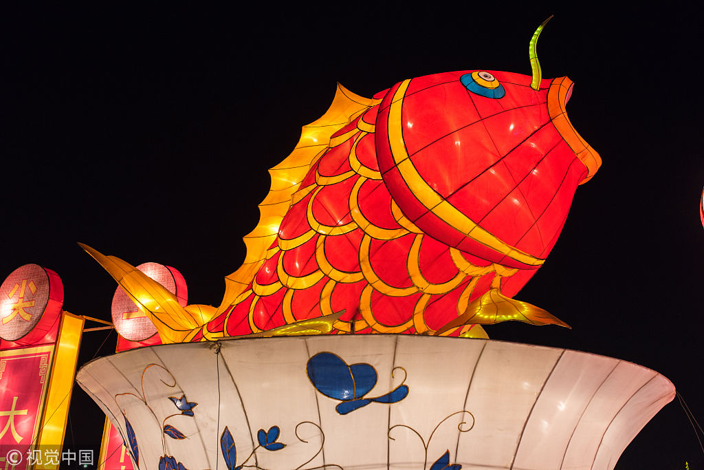 哈尔滨长岭湖鱼灯节开幕 流光溢彩夜景美