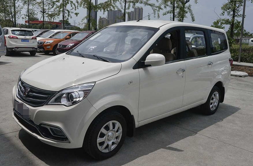 威旺m30 1.5l手动基本版,整体设计比例非常协调,给人一种豪华感