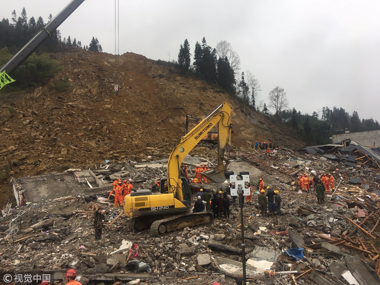 千人齐力救援!泸州叙永县山体滑坡7人获救