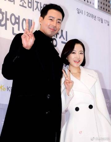 赵寅成朴宝英出席了在首尔举行的第23届消费者之日kca文化演艺的颁奖