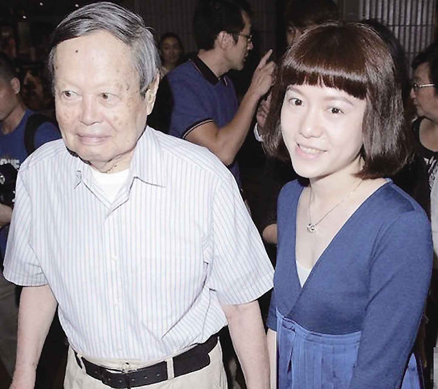 那年,82岁的杨振宁娶了29岁的翁帆,俺们政治老师说等他老了以后也要娶