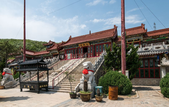 凤鸣岛在大连瓦房店市西南44公里的渤海域,距大陆最近点0.7公里.