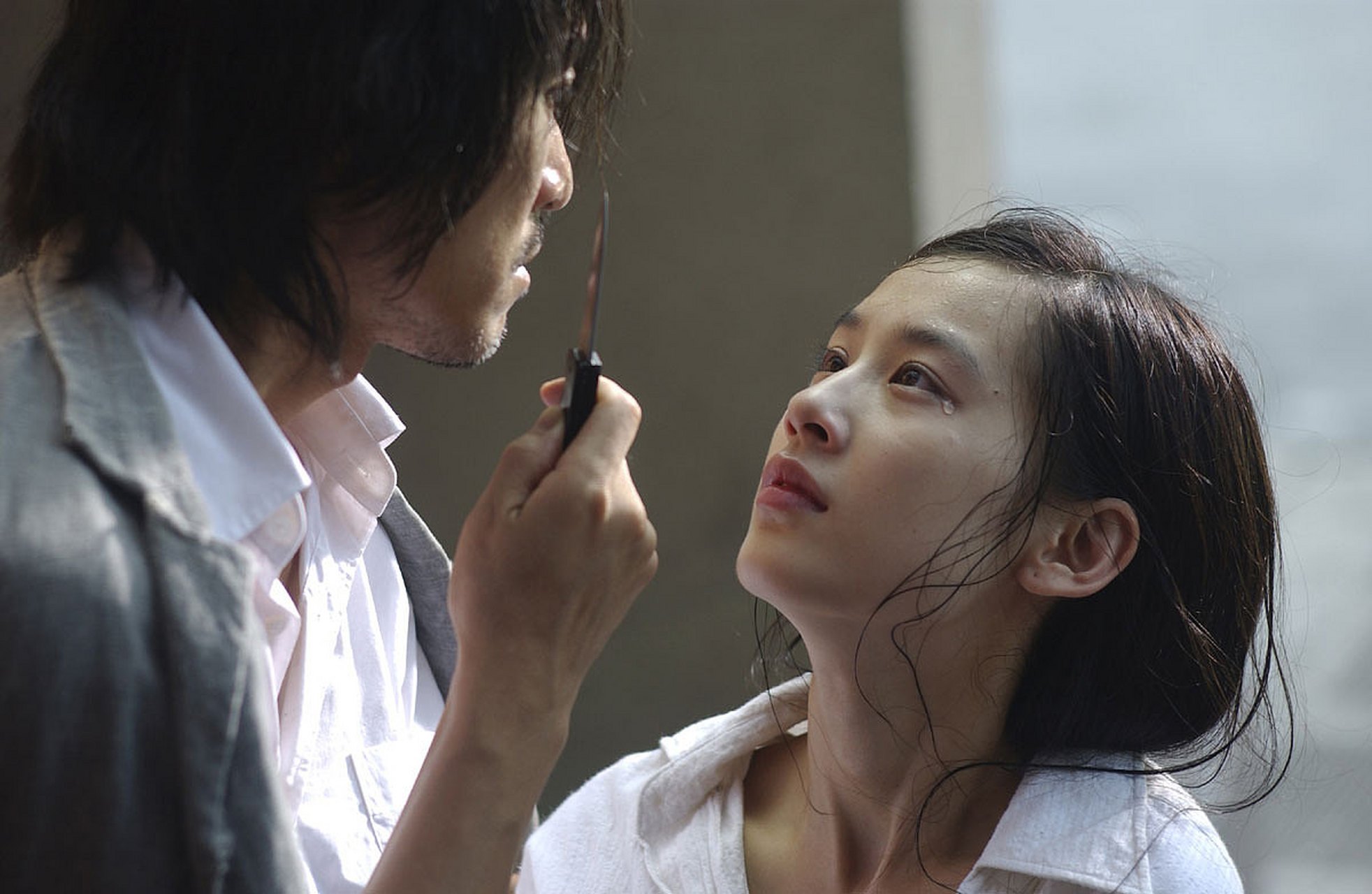 黄圣依凭借《功夫》出道多年,然而作品却不多,但是嫁了一个富豪老公.