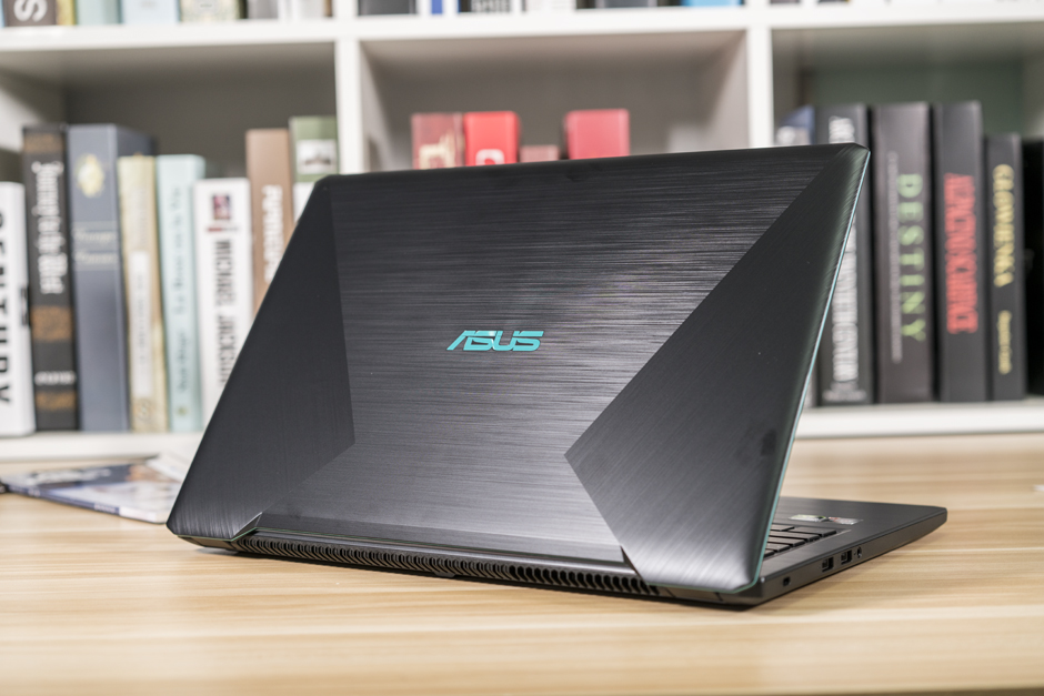 华硕顽石热血版图赏:外观内敛 性能彪悍