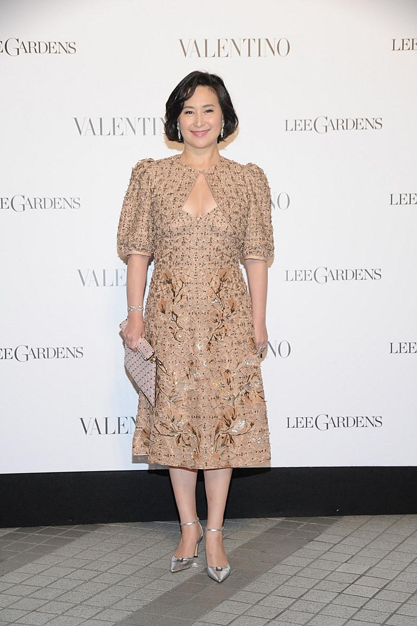 真优雅,娱乐圈新贵何超琼散发的绅士魅力  近日,娱乐圈新贵何超琼以其