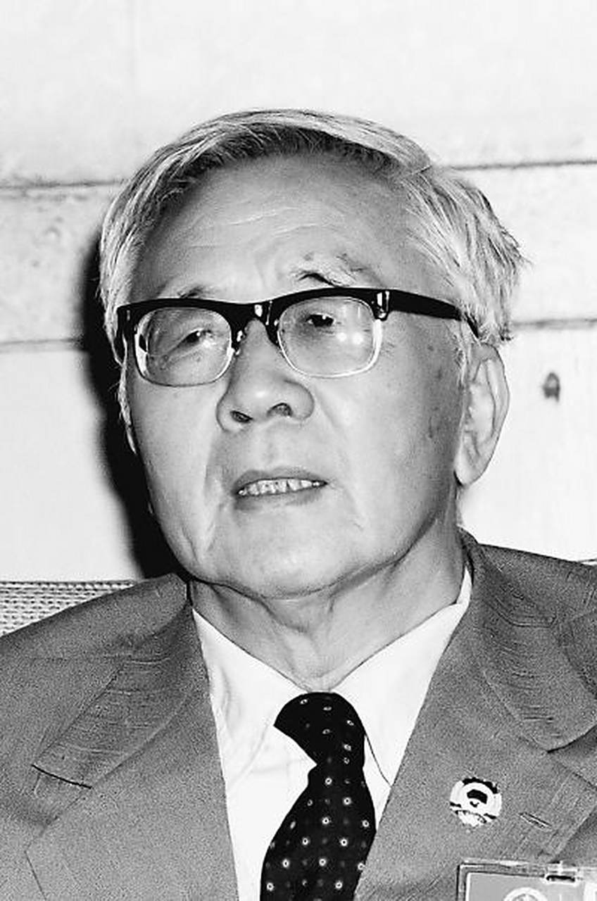 科普知识竞赛#数学家华罗庚初中毕业,自学高中和大学数学课程,发表