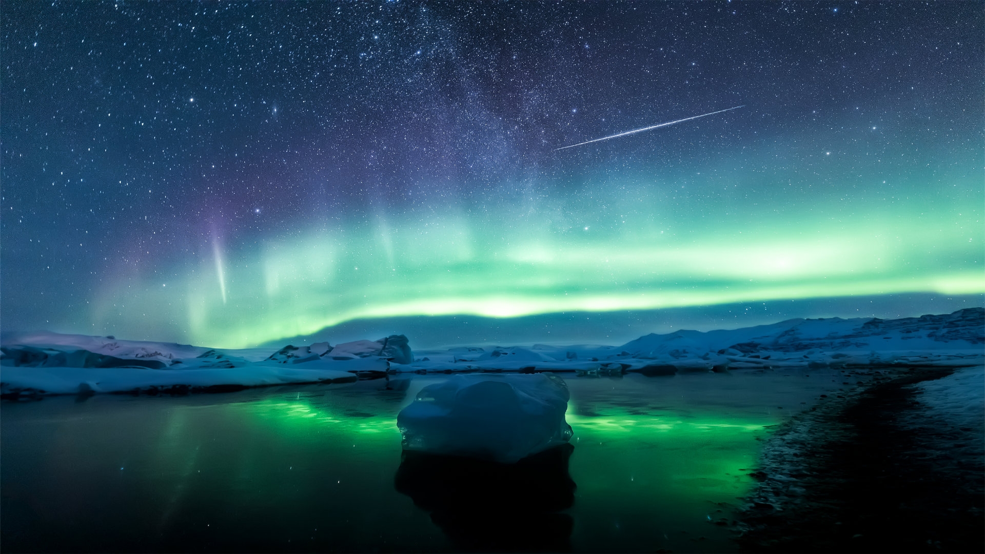 冰岛幻境—闪闪发光的冰钻石沙滩,在海拔100米触摸千年冰川