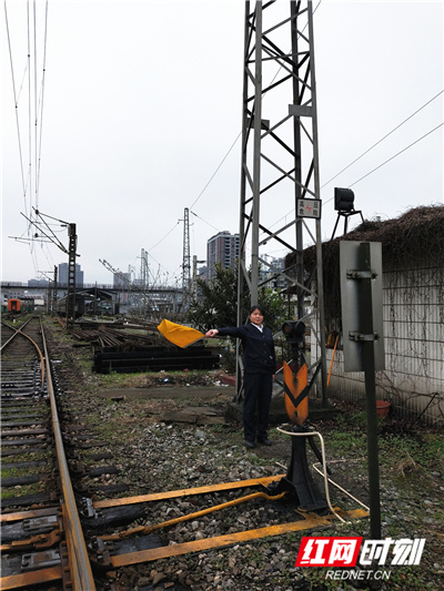 「新春走基层」铁路上的12平方米是她坚守25年的人生舞台