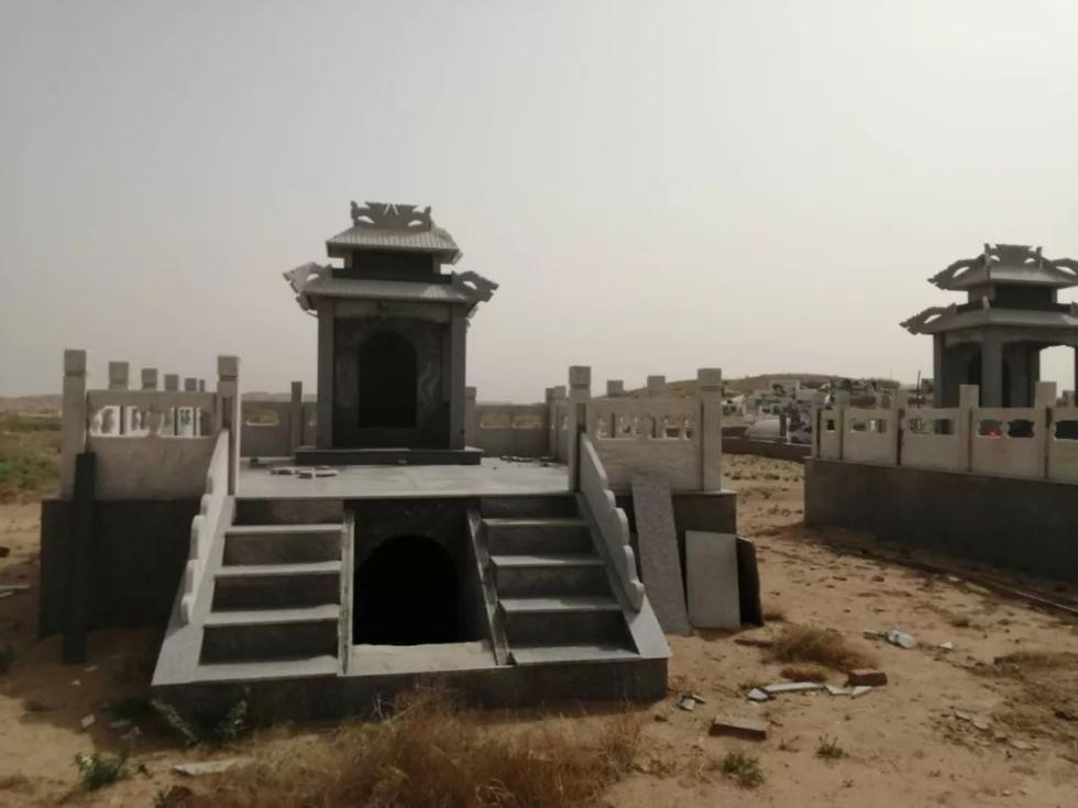 惊!内蒙古一处荒山暗藏豪华墓葬群