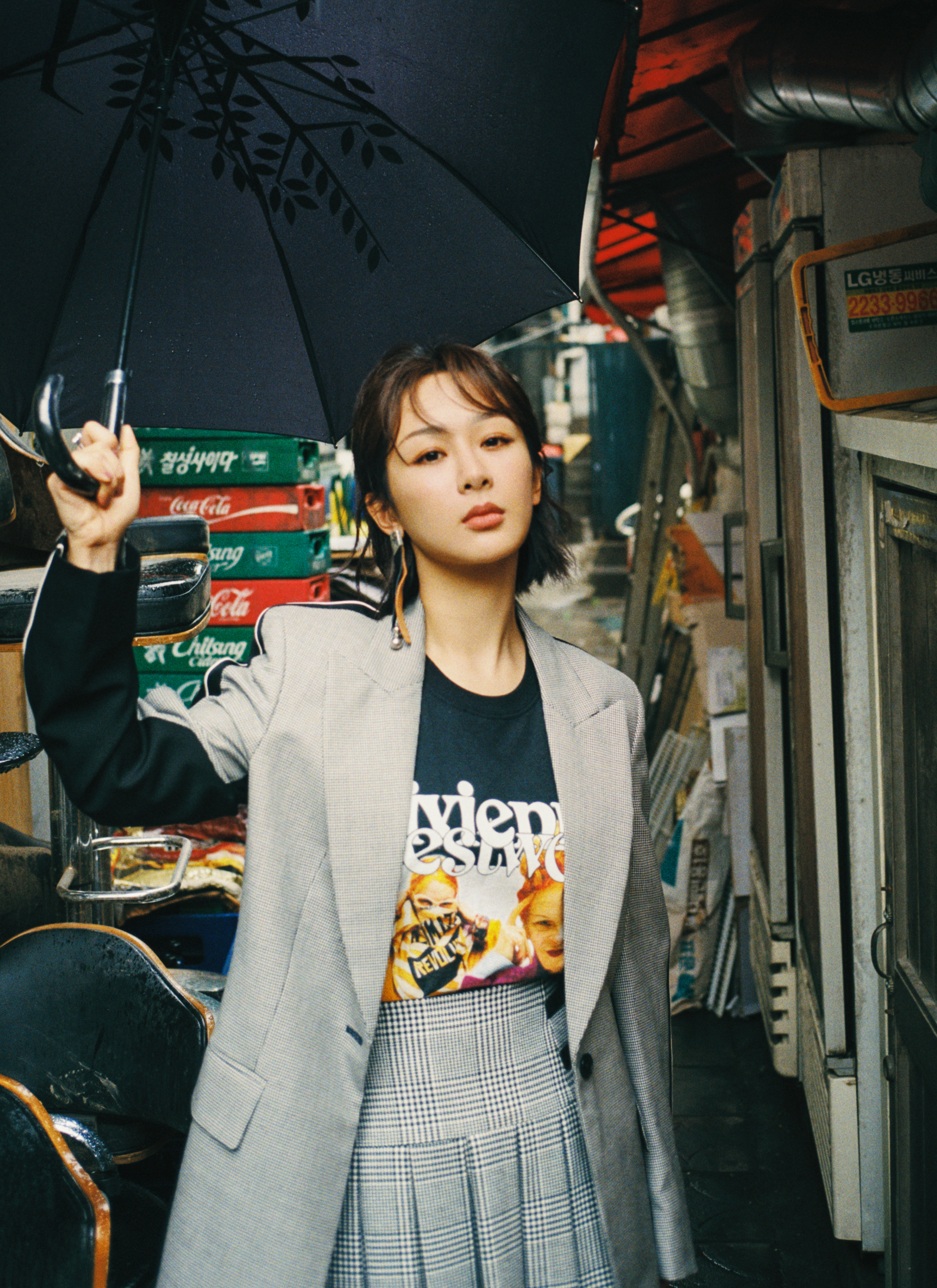 "邻家女孩"长大了!杨紫穿西装霸气十足,成熟气场尽显