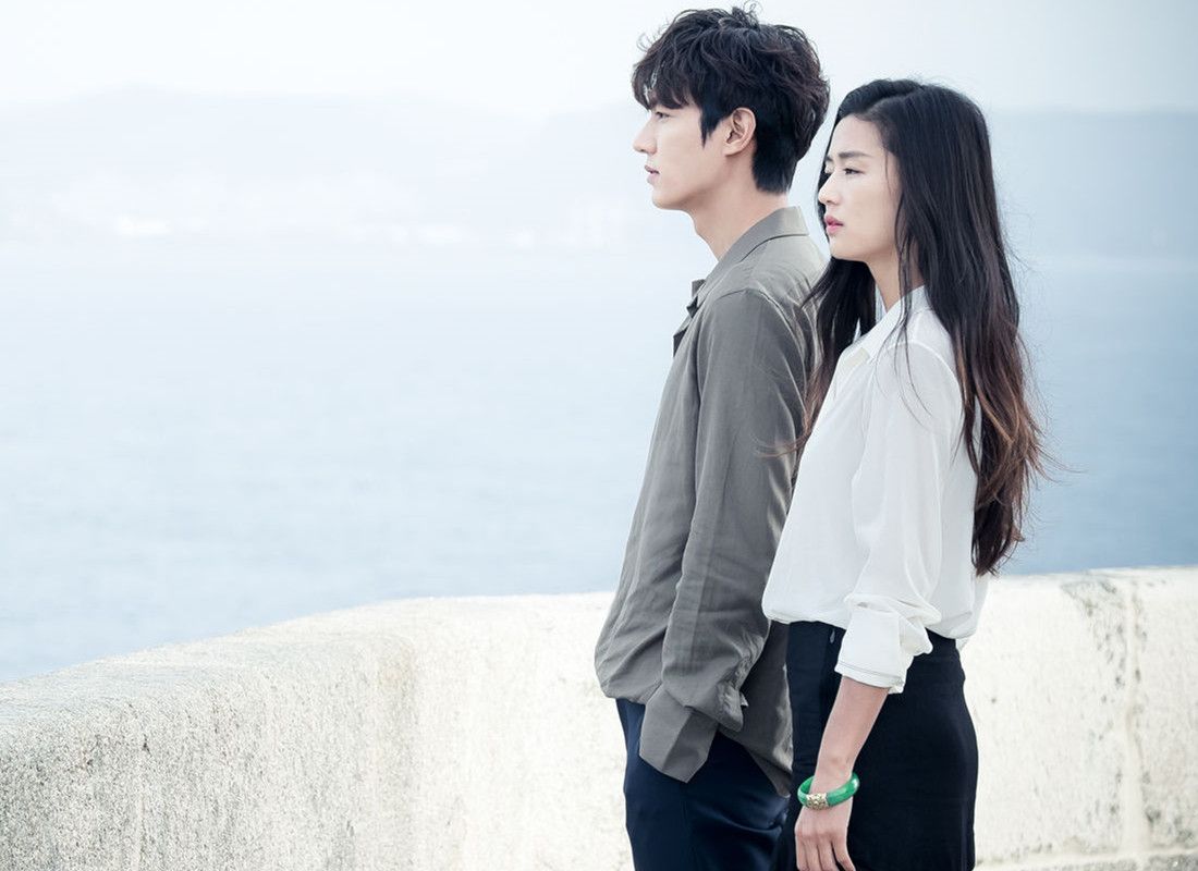 总裁虐文,一纸婚约她被迫嫁入豪门,产房外他亲手将孩子抱给情妇