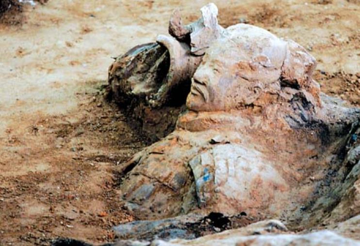 实拍:秦始皇陵兵马俑发掘现场,色彩斑斓,栩栩如生如同真人