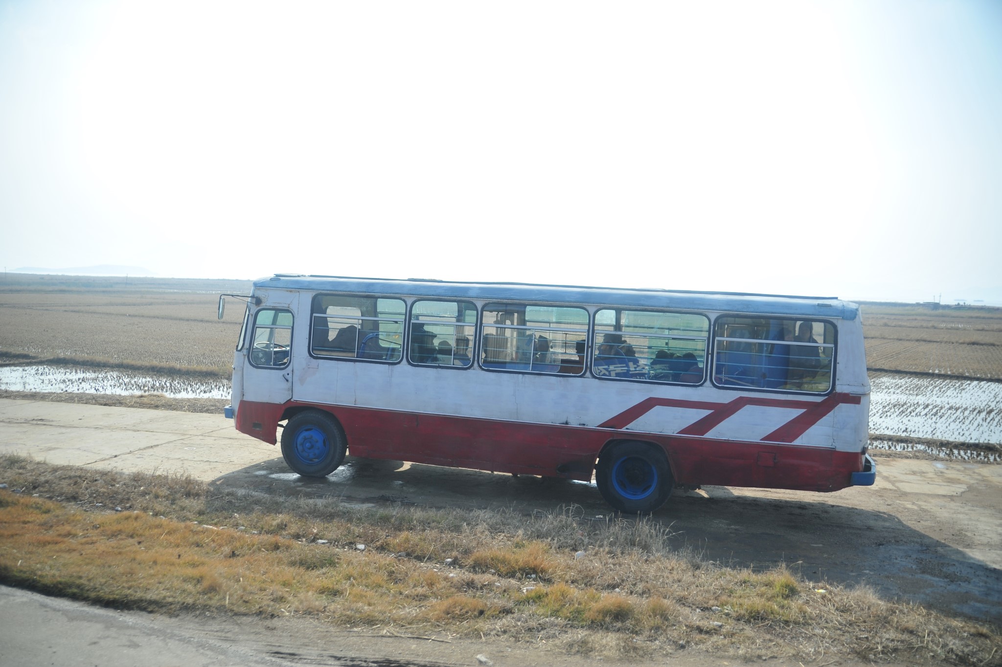 朝鲜公交车图片