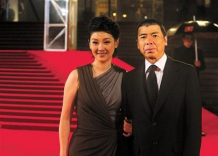 张馨予升级当妈?她的老公是军人,谁知徐帆的老公冯小刚也是军人