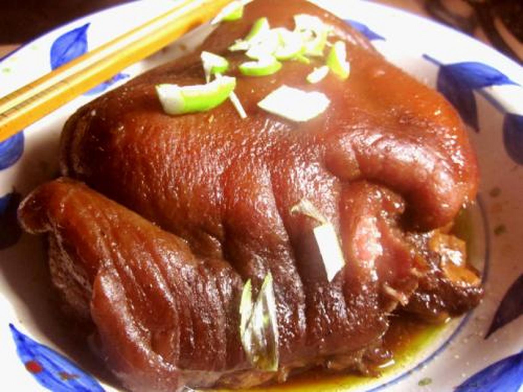 立冬创意美食#上党糊肘子是山西省上党市汉族传名菜,以猪肘子为植材