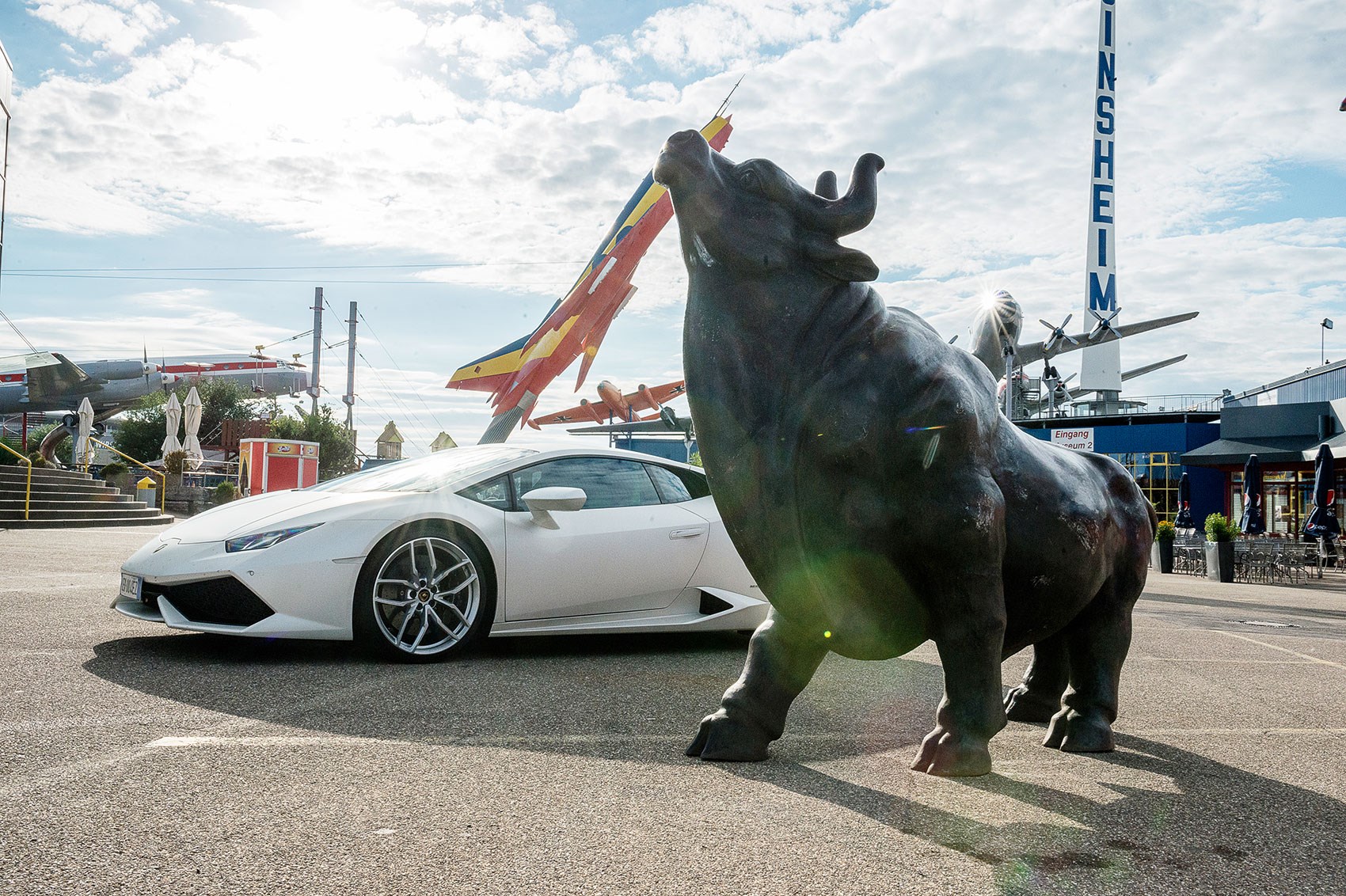 aventador是西班牙一头著名的公牛,在1993年因为杰出的勇气而获奖.
