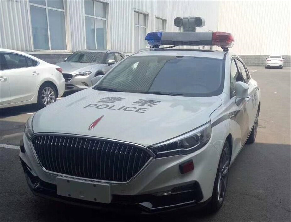 红旗h5新涂装,化身警车威严十足,就连轮胎都是自己的品牌