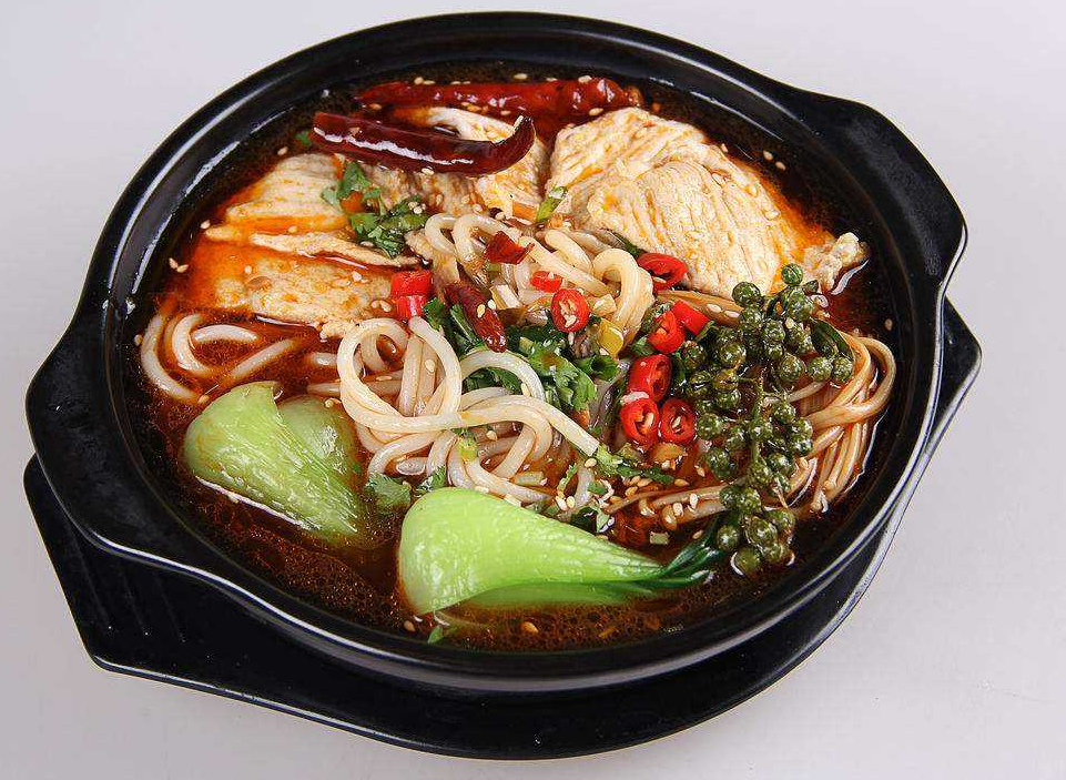 重庆鸡汤砂锅米线的做法,好吃又营养,老人小孩都爱吃!