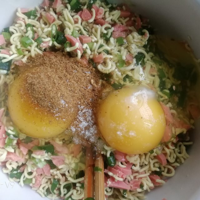 泡面鸡蛋饼,换个方式吃泡面