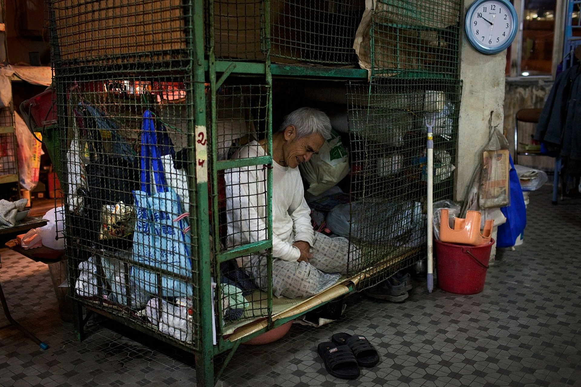 香港穷人的笼屋生活图片