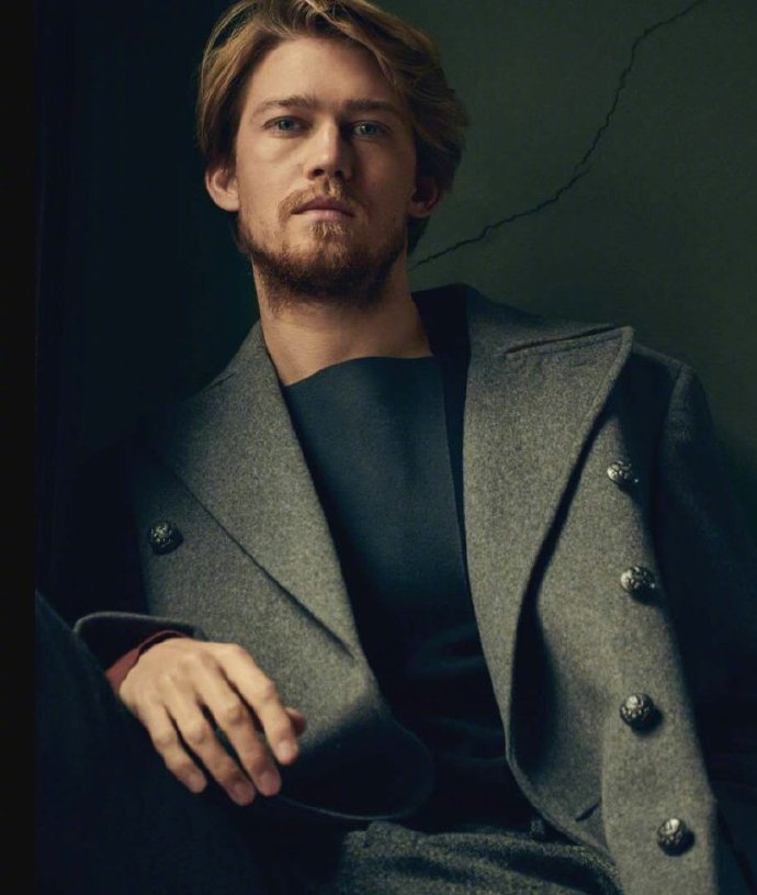 霉霉男友joe alwyn最新《essential homme》和《vogue》杂志写真释出