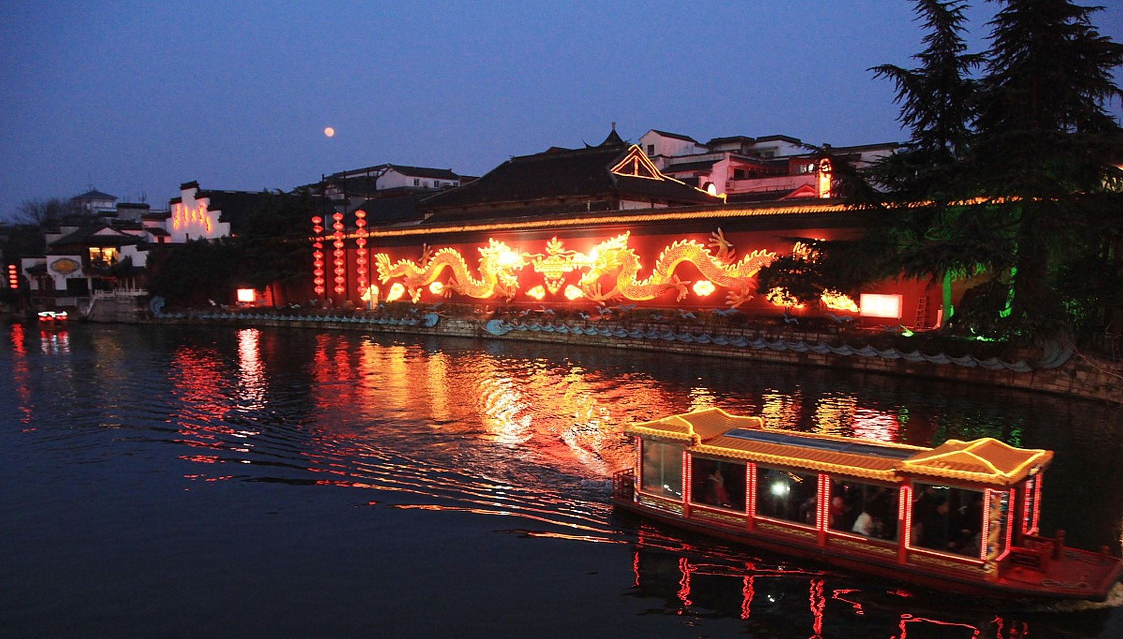 难以想象 秦淮灯船,到了明朝非常盛大.