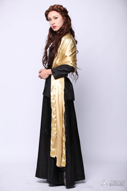 《百变大咖秀》,有时候男扮女装表演,也可以是"冰火两重天"