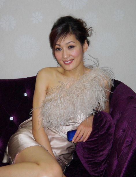 49岁孟广美近况,曾被骗走5亿身家,如今嫁20亿富豪成阔太!