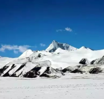 各拉丹冬雪山:冰川融化后的山谷触目惊心