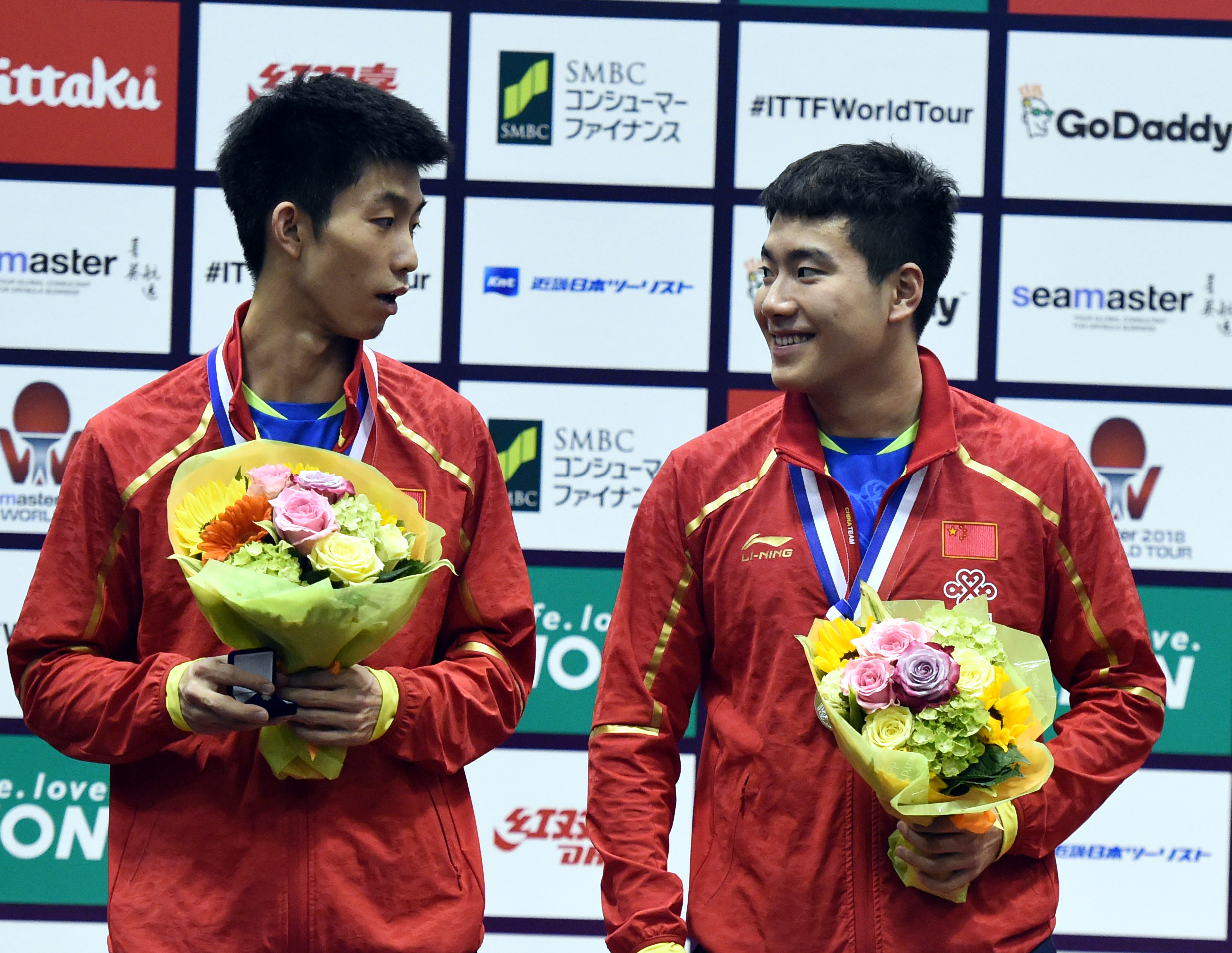 乒乓球——李尚洙/郑荣植获日本公开赛男双冠军(2)