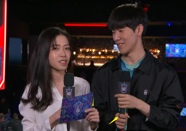 theshy全中文采访,满屏弹幕都是般配,希然闺蜜却发帖求助!