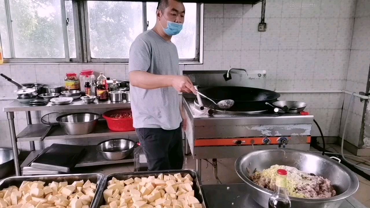 食堂大锅菜,粉蒸肉,大厨这样做出来的粉蒸肉,员工会抢着吃吗