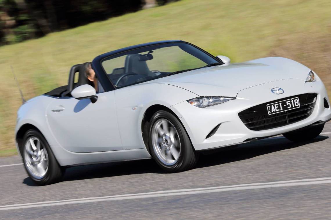 汽车:2019年马自达mx-5,是一款双座敞篷车,外形尺寸非常紧凑!