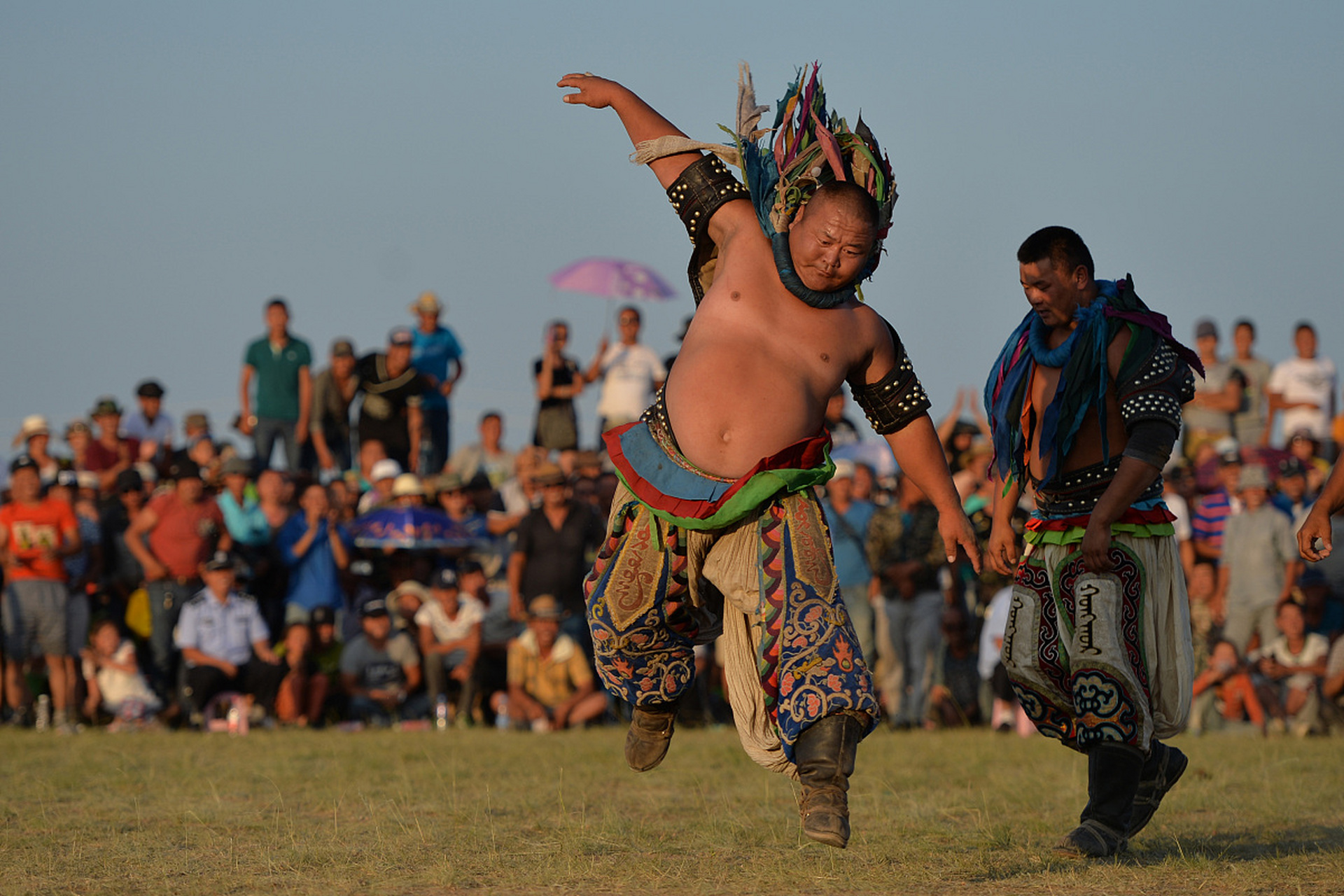 这位健身爱好者,最近踏上了内蒙古的土地,为这里的热门运动——博克