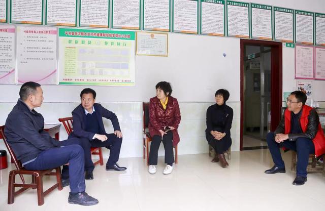 安康市人大常委会副主任马孝芳一行到平利县调研脱贫攻坚工作