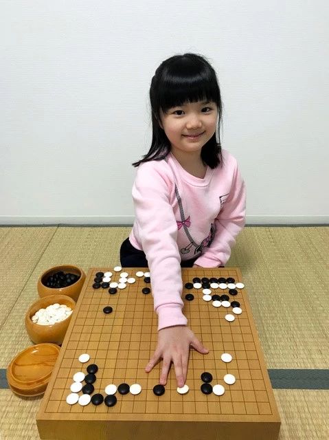 日本围棋出现天才少女,10岁即成为职业棋手,得到张栩好评