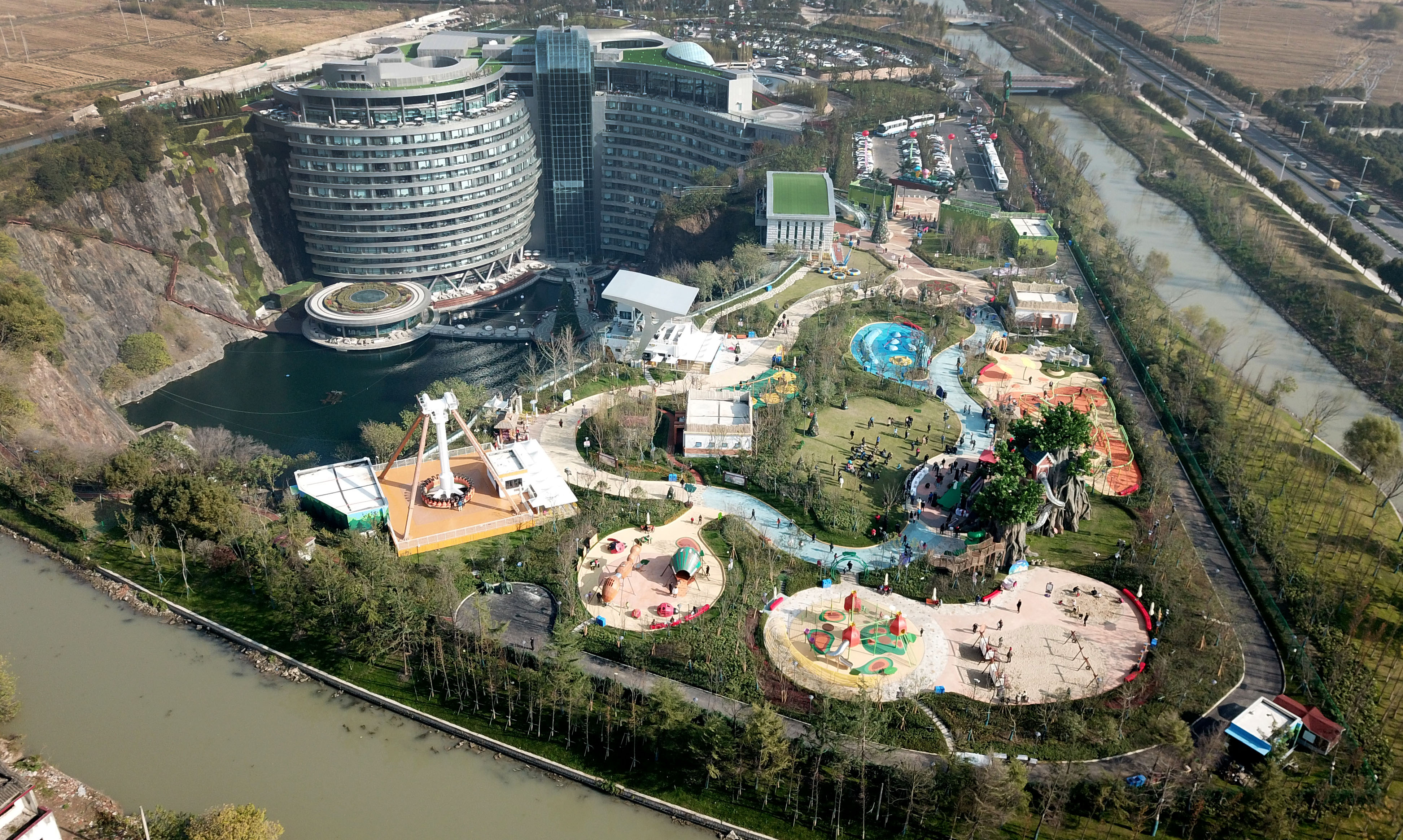 "深坑秘境"欢乐多 亲子游玩新体验(1)